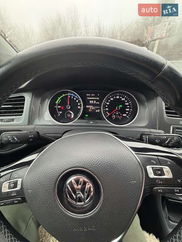 Хетчбек Volkswagen Golf 2014 в Луцьку