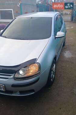 Хэтчбек Volkswagen Golf 2005 в Вознесенске