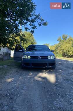 Хэтчбек Volkswagen Golf 2002 в Одессе