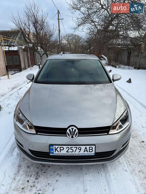 Хетчбек Volkswagen Golf 2014 в Запоріжжі