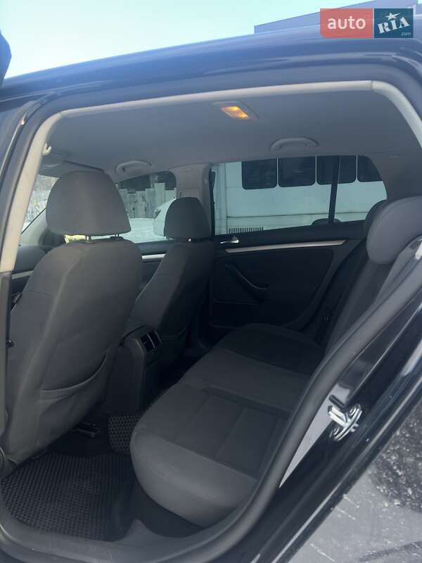 Хэтчбек Volkswagen Golf 2007 в Днепре