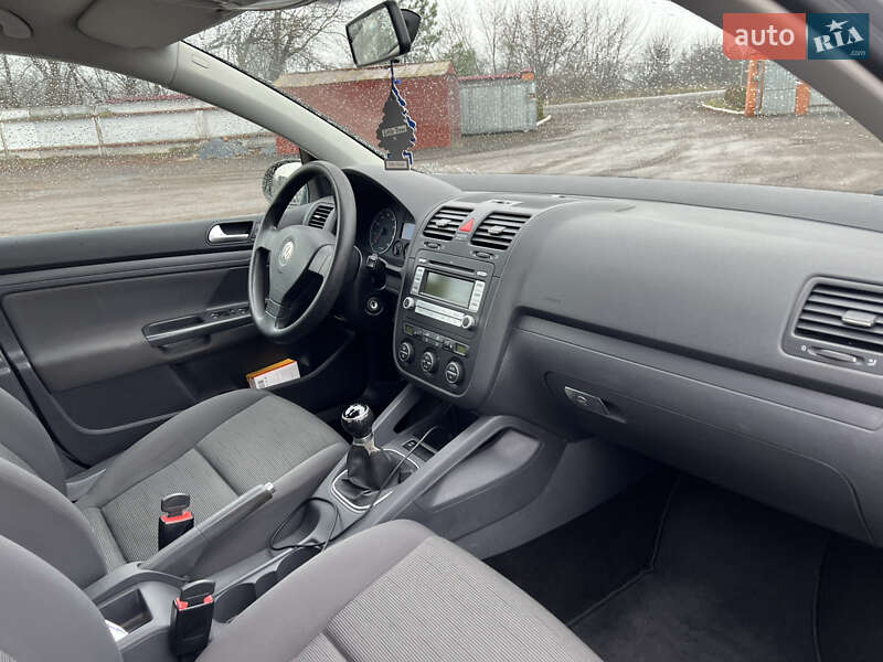 Хетчбек Volkswagen Golf 2007 в Нововолинську