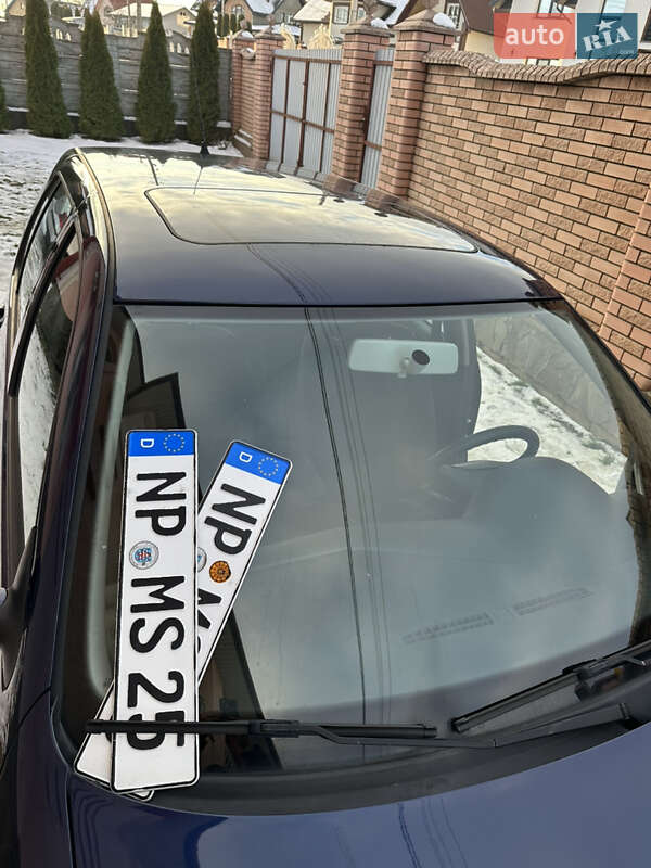 Хетчбек Volkswagen Golf 2002 в Чернівцях