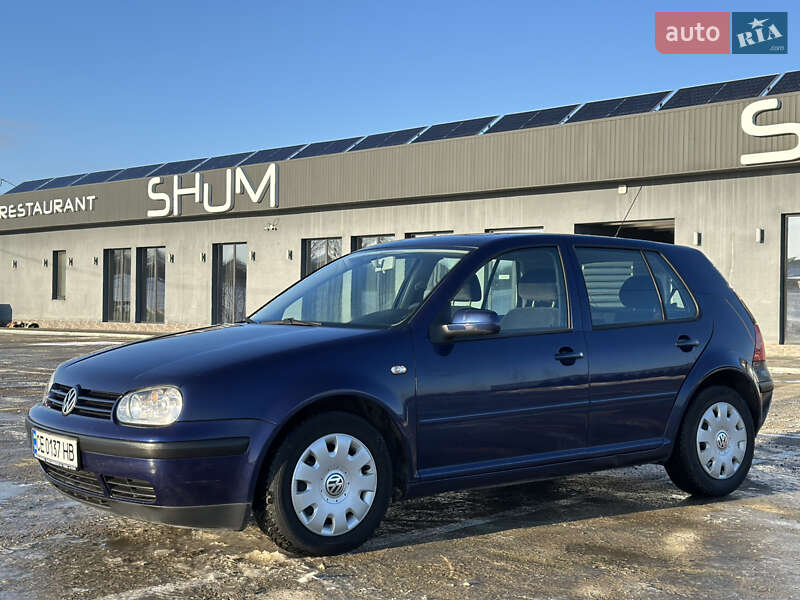 Хетчбек Volkswagen Golf 2002 в Чернівцях