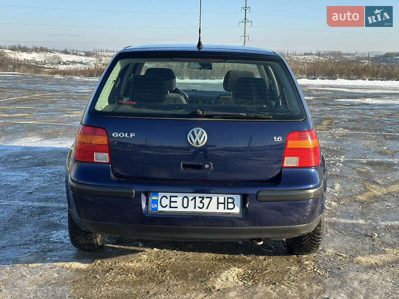 Хетчбек Volkswagen Golf 2002 в Чернівцях