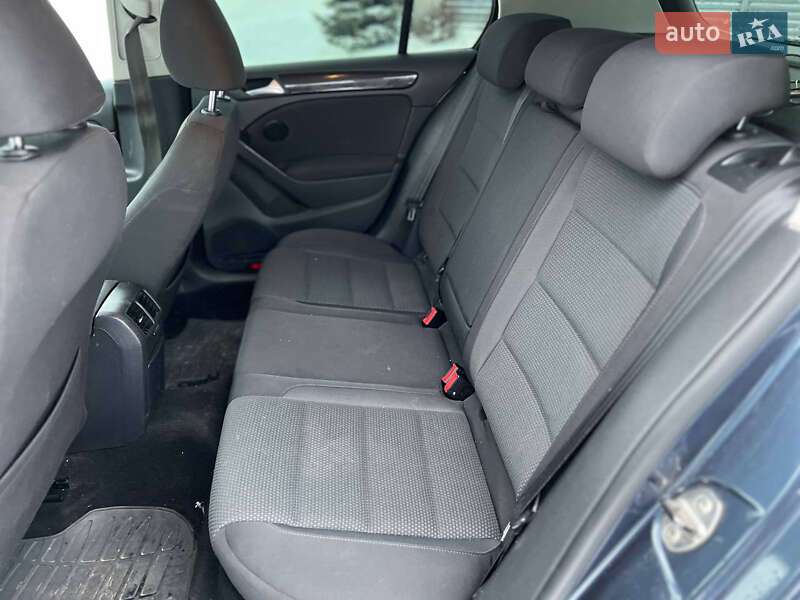 Хетчбек Volkswagen Golf 2012 в Козелеці