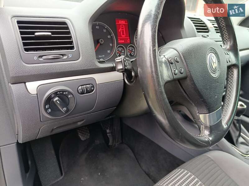Хетчбек Volkswagen Golf 2008 в Луцьку