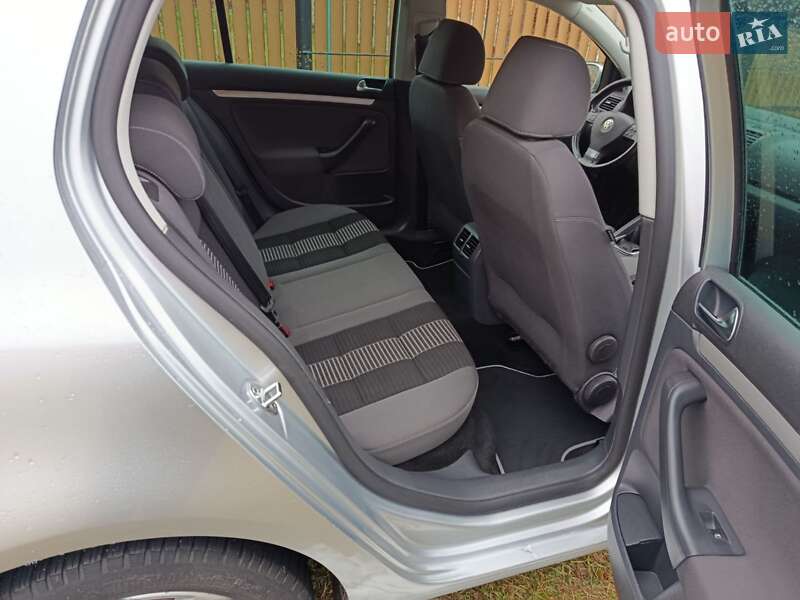 Хетчбек Volkswagen Golf 2008 в Луцьку