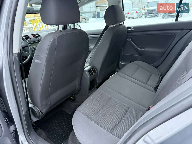 Хетчбек Volkswagen Golf 2004 в Тернополі