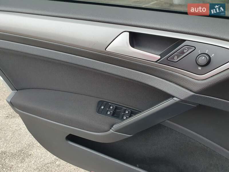 Универсал Volkswagen Golf 2015 в Киеве