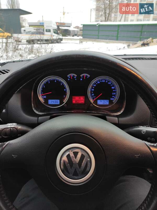 Хетчбек Volkswagen Golf 2003 в Хмельницькому