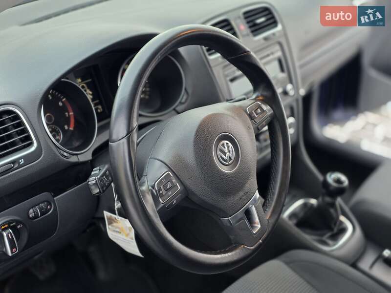 Универсал Volkswagen Golf 2010 в Луцке
