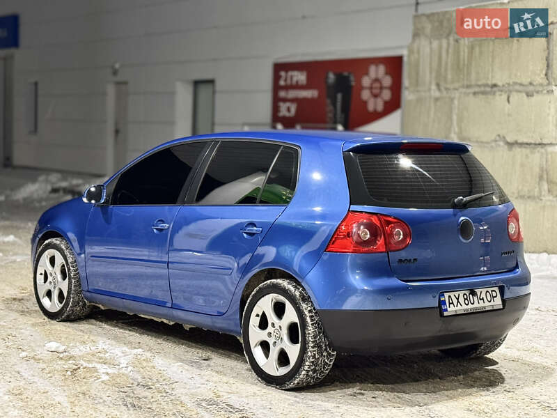 Хетчбек Volkswagen Golf 2005 в Сумах