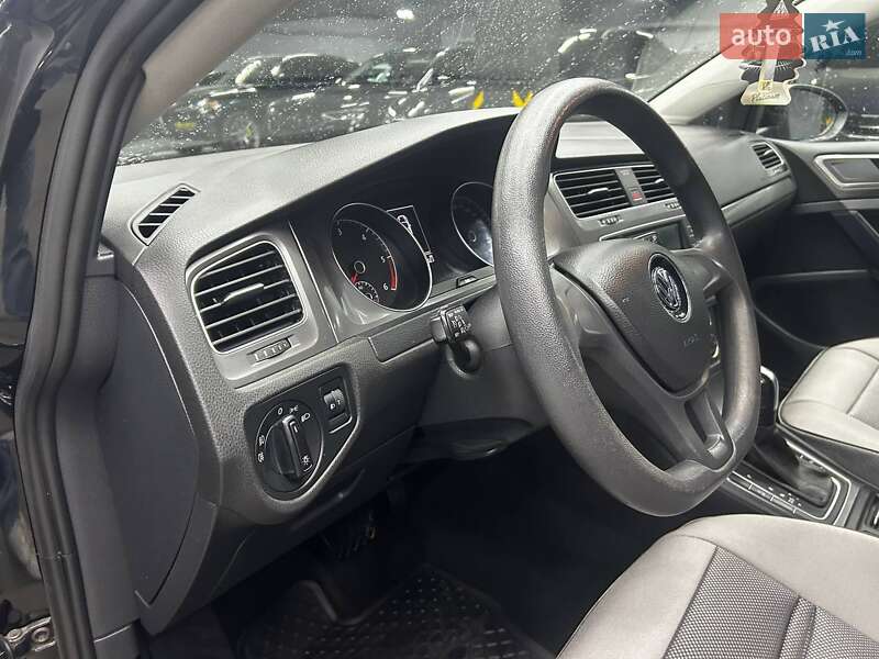 Универсал Volkswagen Golf 2016 в Черновцах