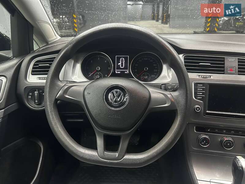 Универсал Volkswagen Golf 2016 в Черновцах