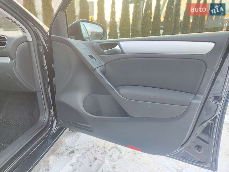 Хетчбек Volkswagen Golf 2010 в Івано-Франківську