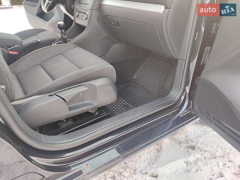 Хетчбек Volkswagen Golf 2010 в Івано-Франківську