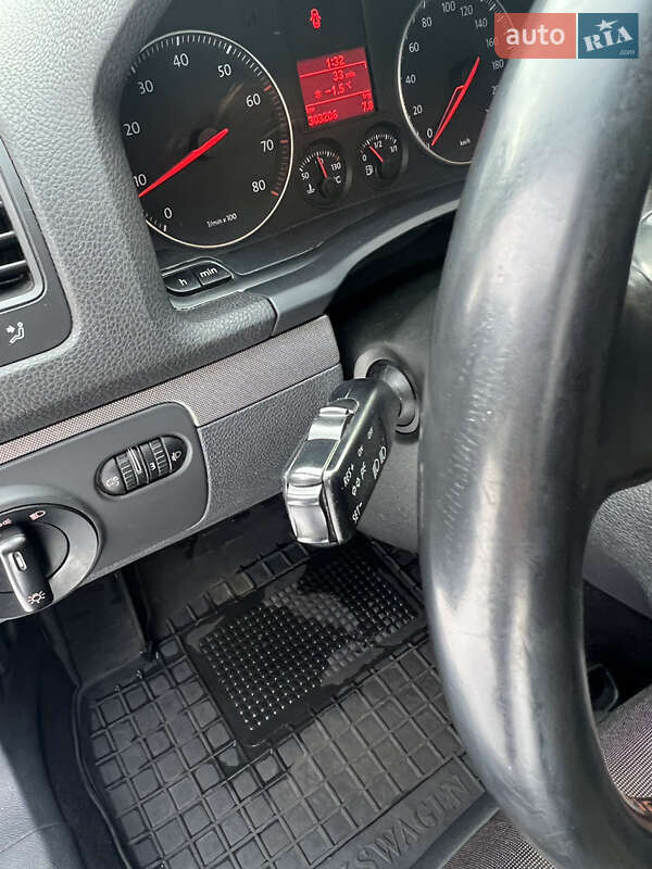 Хэтчбек Volkswagen Golf 2006 в Нежине