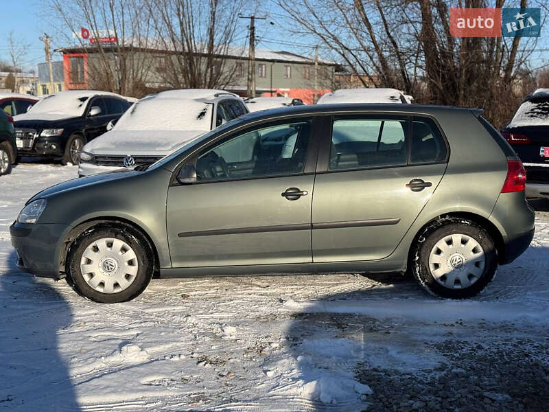 Хетчбек Volkswagen Golf 2005 в Коломиї