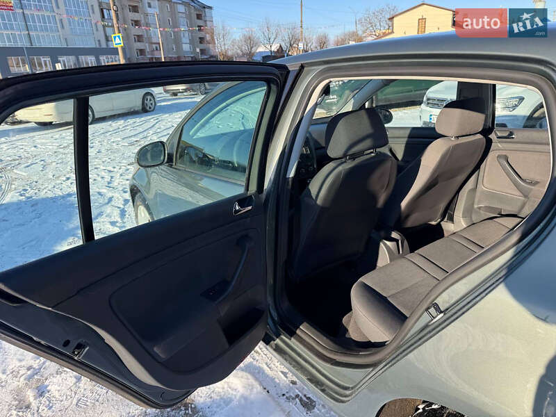 Хетчбек Volkswagen Golf 2005 в Коломиї