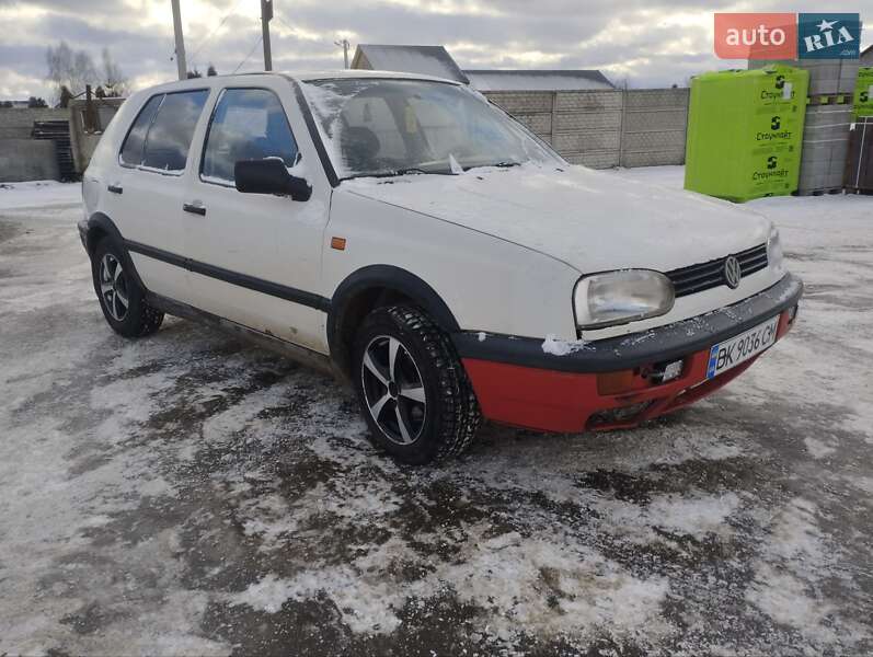 Хетчбек Volkswagen Golf 1992 в Березному