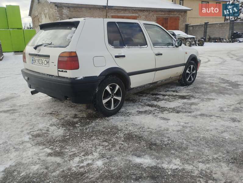 Хетчбек Volkswagen Golf 1992 в Березному