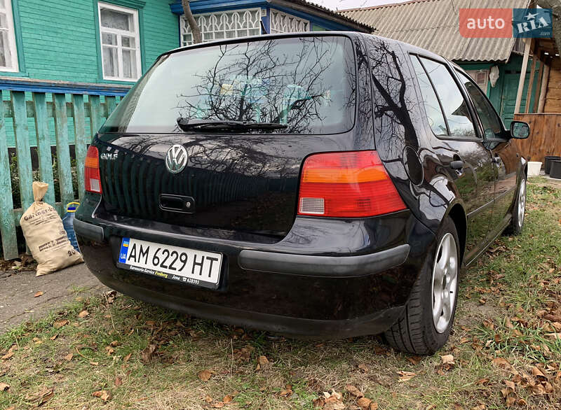 Хэтчбек Volkswagen Golf 2001 в Житомире