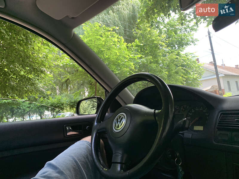 Хэтчбек Volkswagen Golf 2001 в Житомире