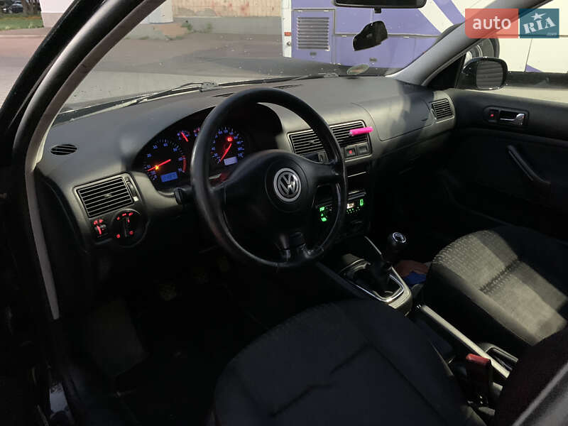 Хэтчбек Volkswagen Golf 2001 в Житомире