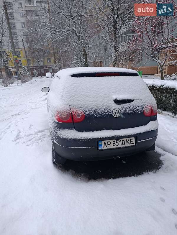 Хетчбек Volkswagen Golf 2004 в Запоріжжі