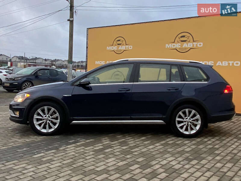 Універсал Volkswagen Golf 2017 в Рівному