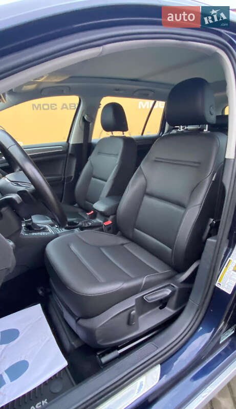 Універсал Volkswagen Golf 2017 в Рівному