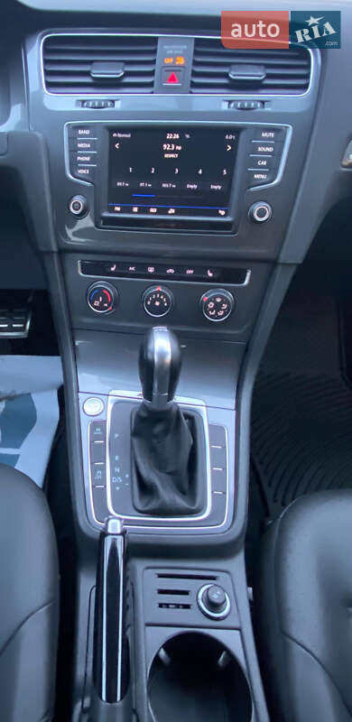 Універсал Volkswagen Golf 2017 в Рівному