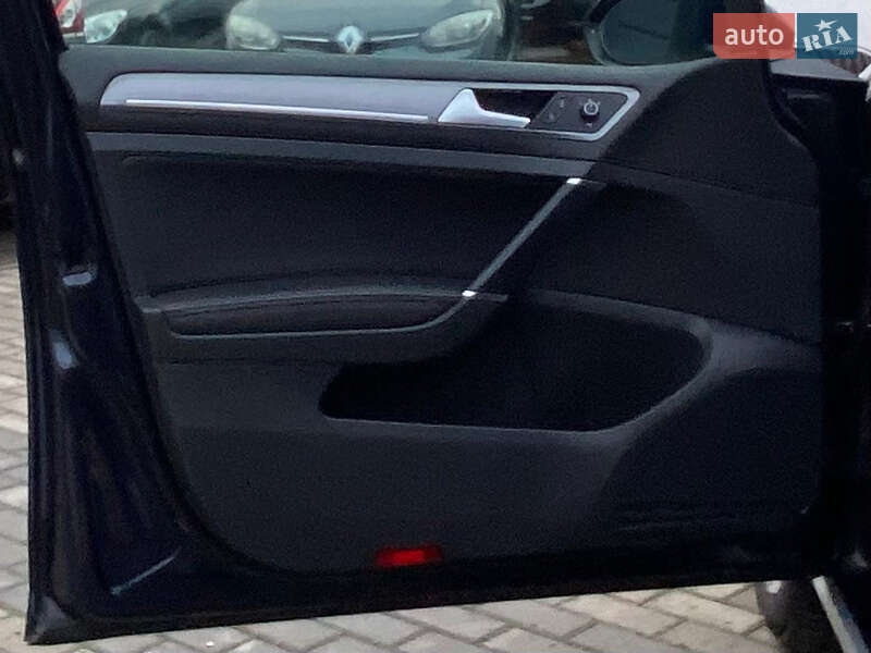 Універсал Volkswagen Golf 2017 в Рівному