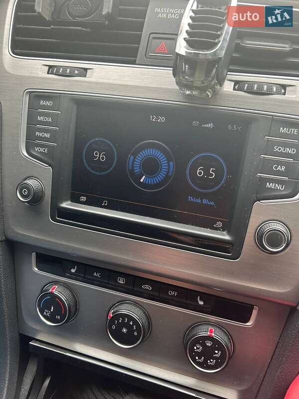 Хетчбек Volkswagen Golf 2016 в Городку