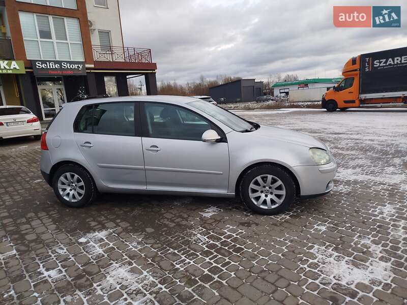 Хетчбек Volkswagen Golf 2005 в Ковелі