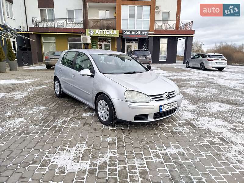 Хетчбек Volkswagen Golf 2005 в Ковелі