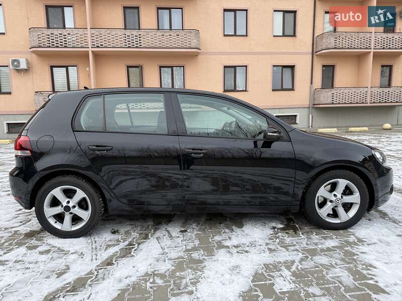 Хетчбек Volkswagen Golf 2010 в Ужгороді