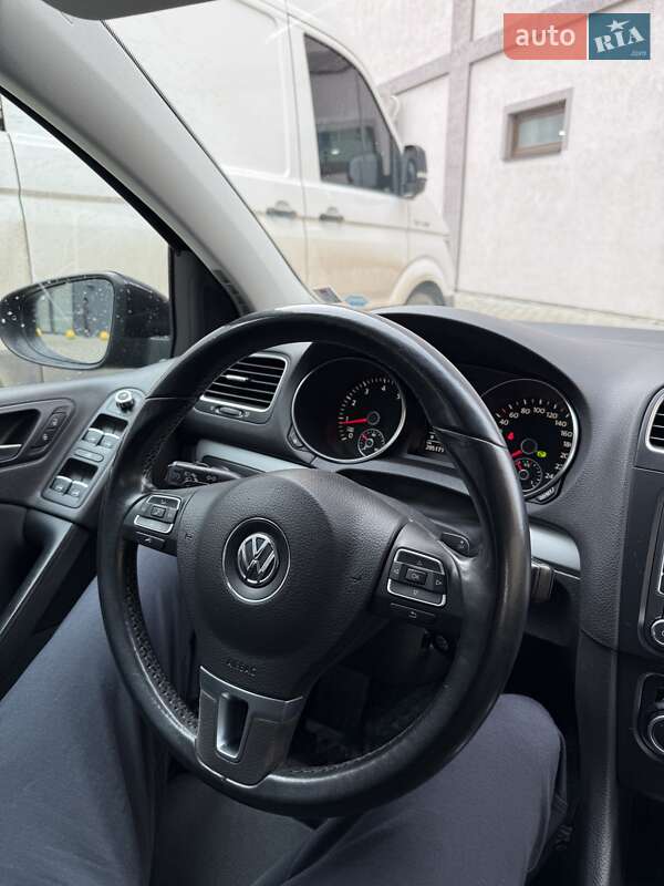 Хетчбек Volkswagen Golf 2010 в Ужгороді