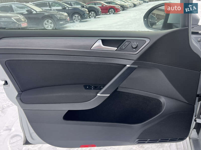 Универсал Volkswagen Golf 2019 в Луцке