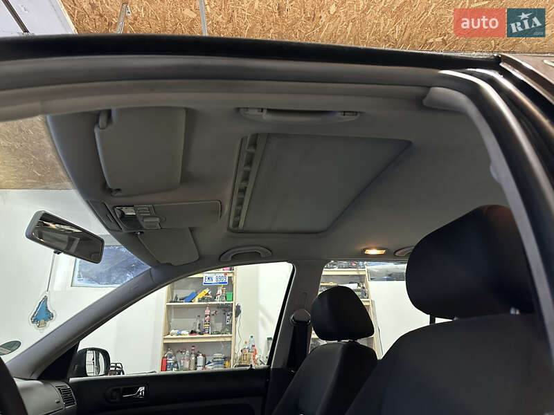 Хэтчбек Volkswagen Golf 2003 в Бучаче