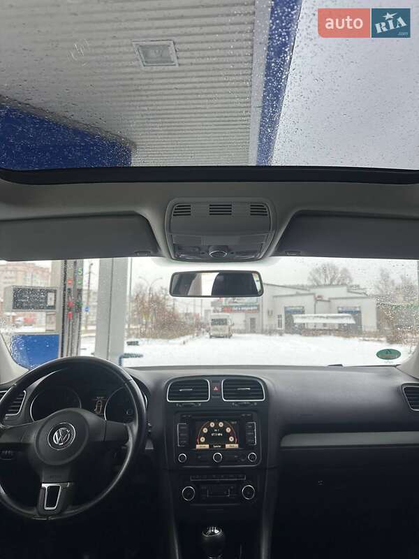 Універсал Volkswagen Golf 2010 в Сумах