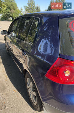 Хетчбек Volkswagen Golf 2006 в Чугуєві