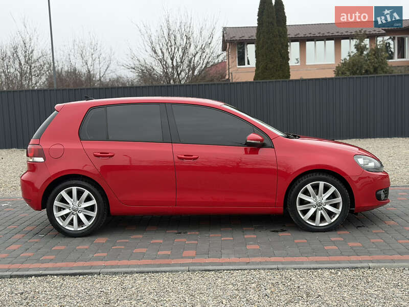 Хэтчбек Volkswagen Golf 2010 в Берегово
