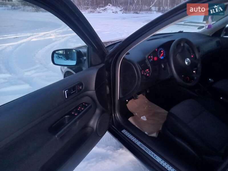 Хетчбек Volkswagen Golf 2003 в Тернополі