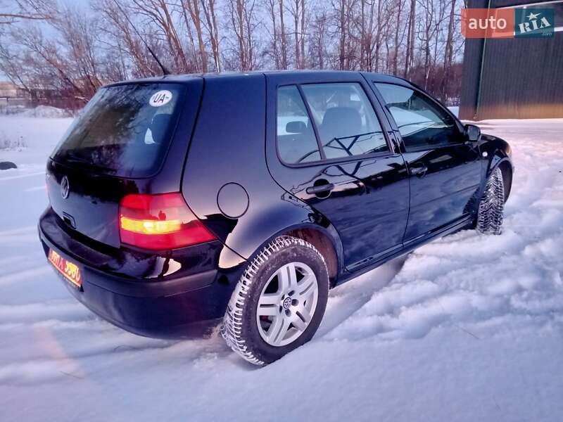 Хетчбек Volkswagen Golf 2003 в Тернополі