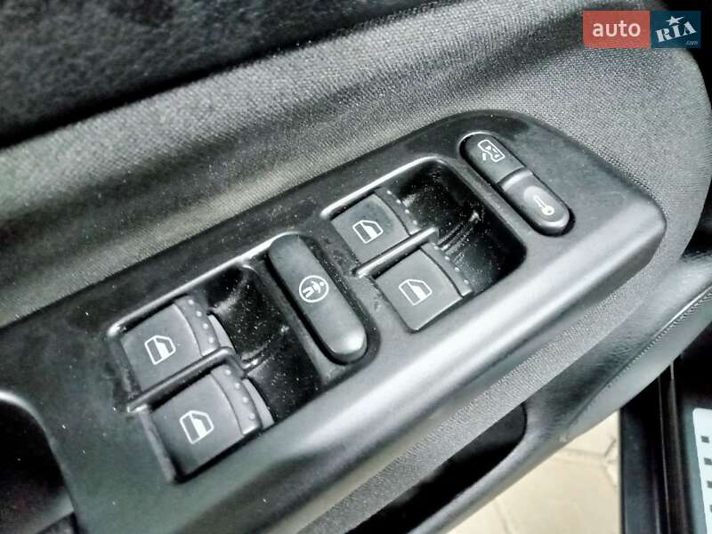 Хетчбек Volkswagen Golf 2003 в Тернополі