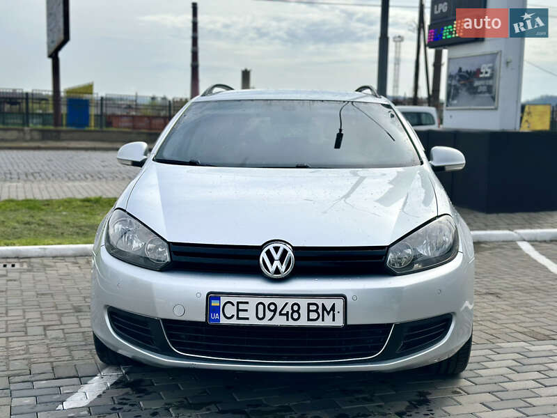 Універсал Volkswagen Golf 2010 в Чернівцях