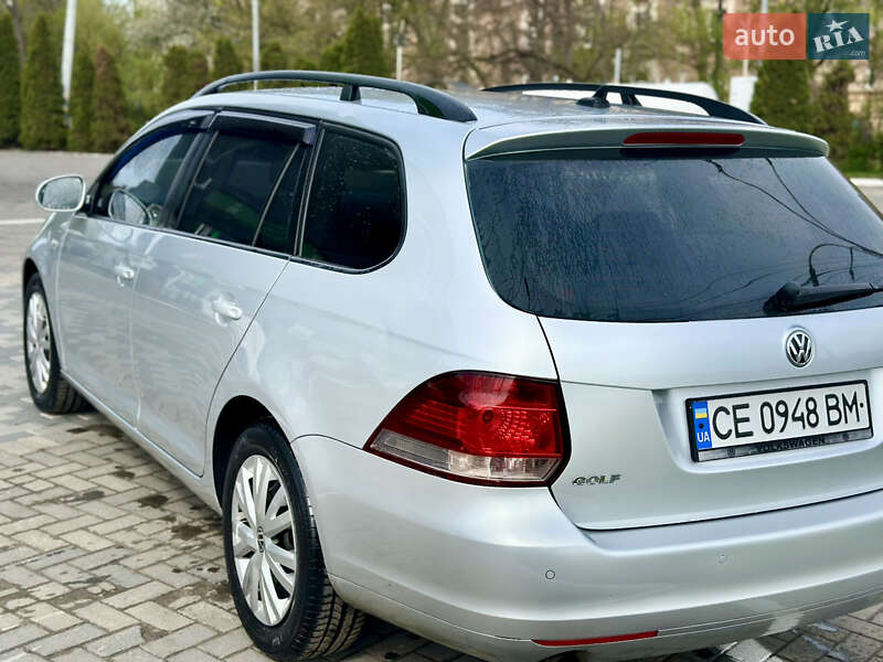 Універсал Volkswagen Golf 2010 в Чернівцях