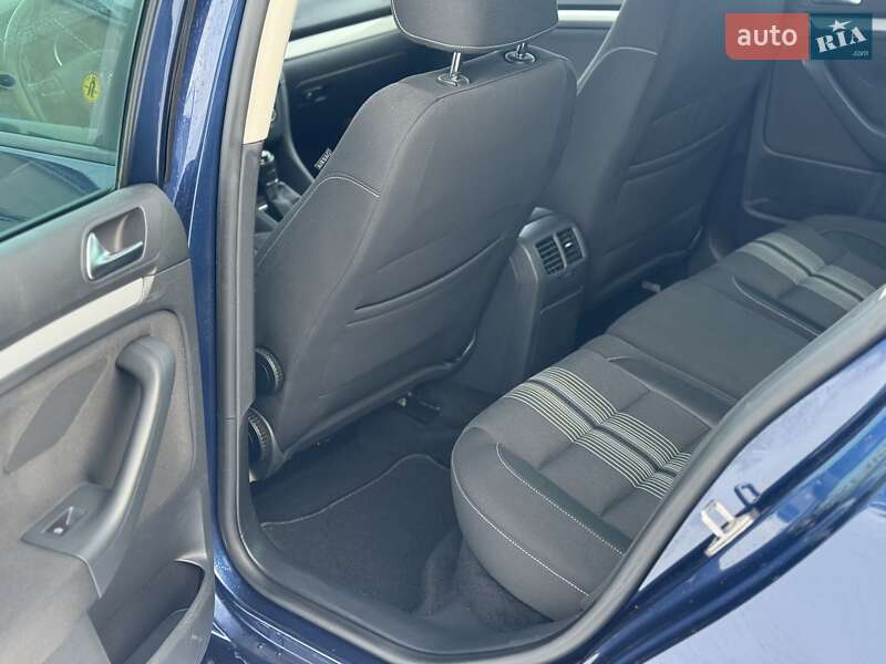 Универсал Volkswagen Golf 2012 в Сарнах